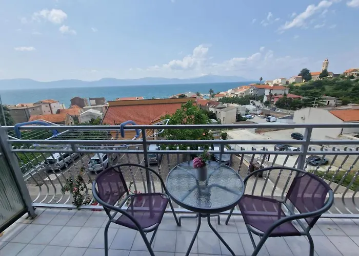 One Bedroom With Balcony And Sea View 1 Sara 그라다츠